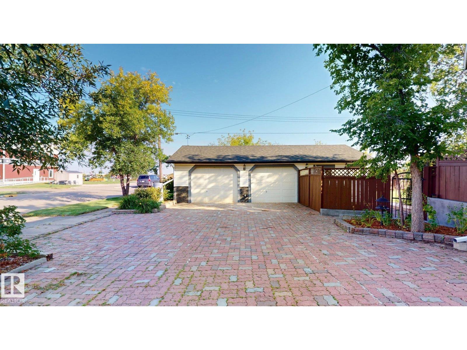5040 51 Av Property Photo 48