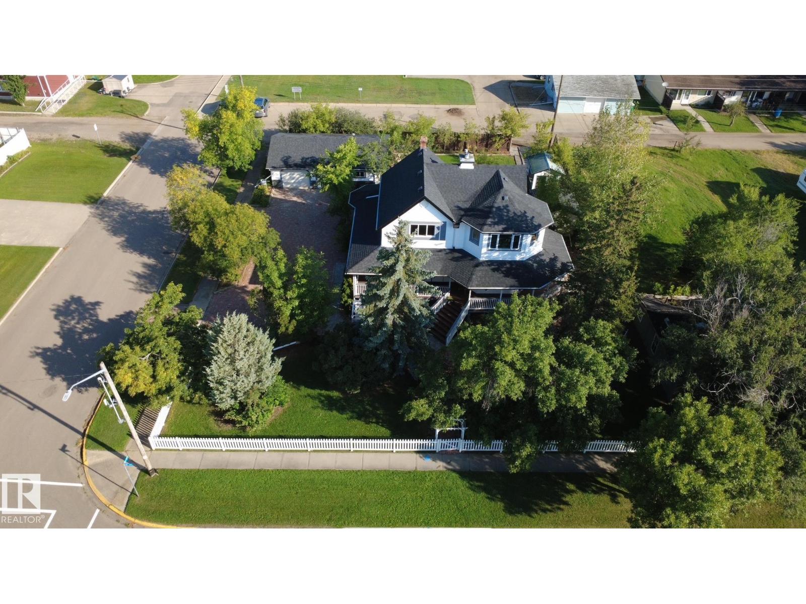 5040 51 Av Property Photo 52