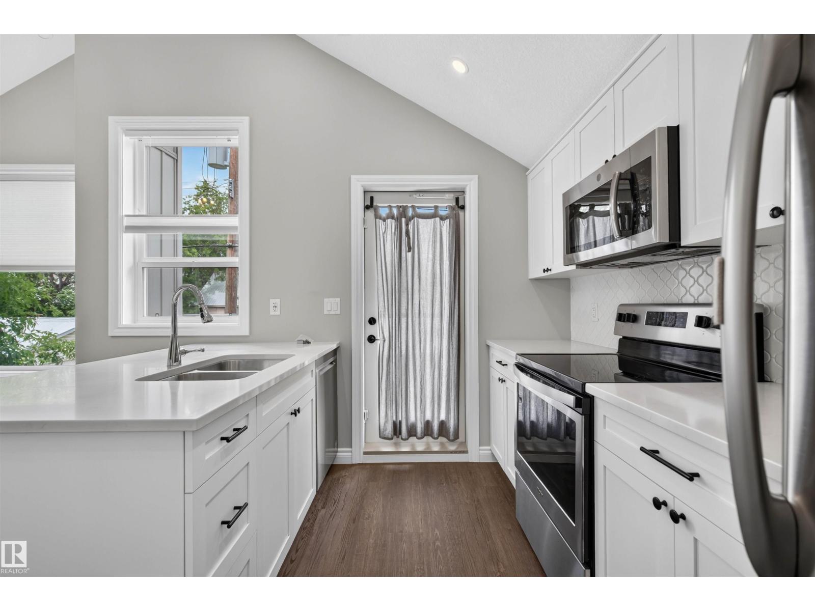 11212 75 Av Nw Property Photo 10