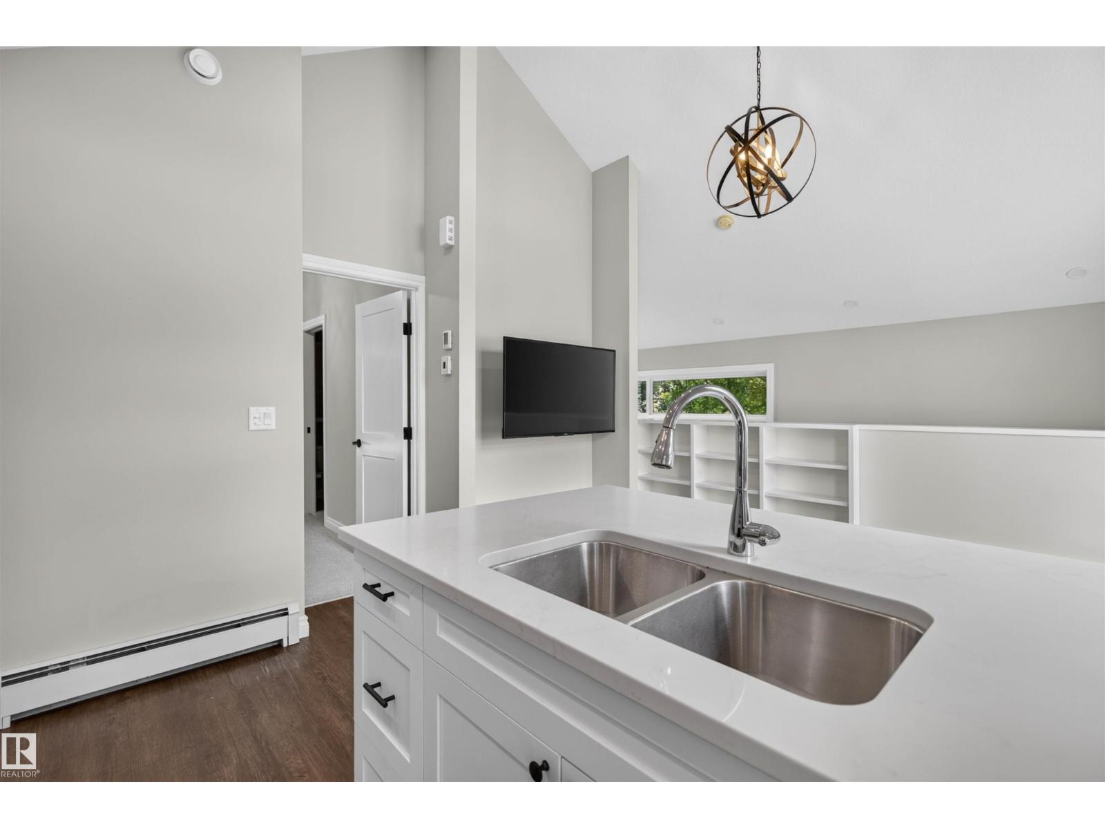 11212 75 Av Nw Property Photo 11
