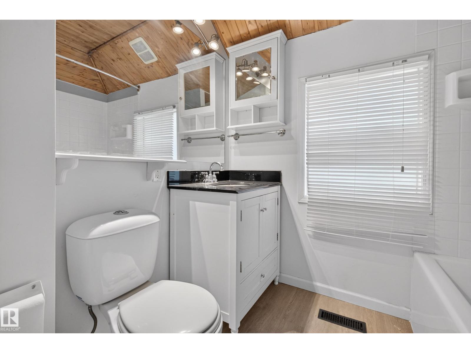 11212 75 Av Nw Property Photo 42