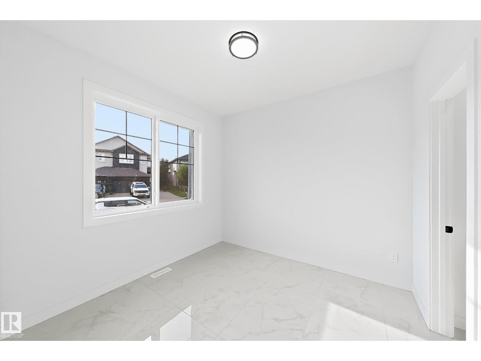 5411 64 St Property Photo 6