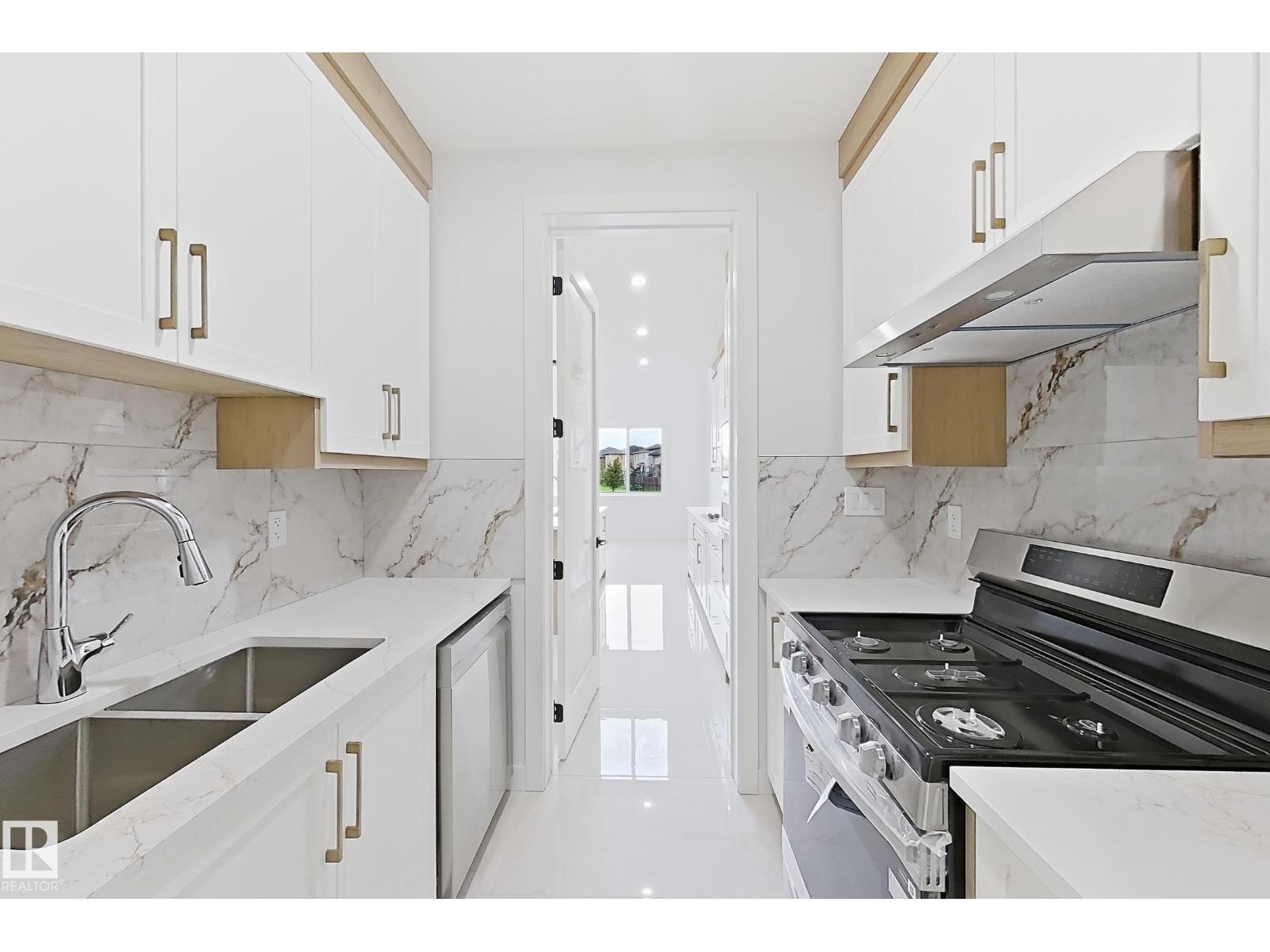 5411 64 St Property Photo 12