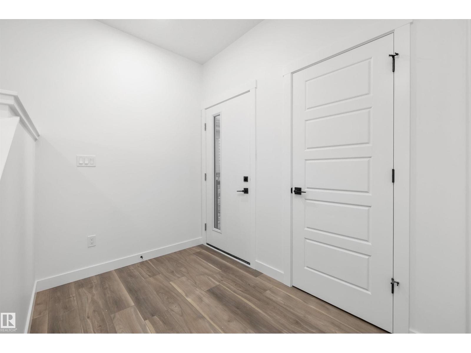 8724 183 Av Nw Property Photo 3