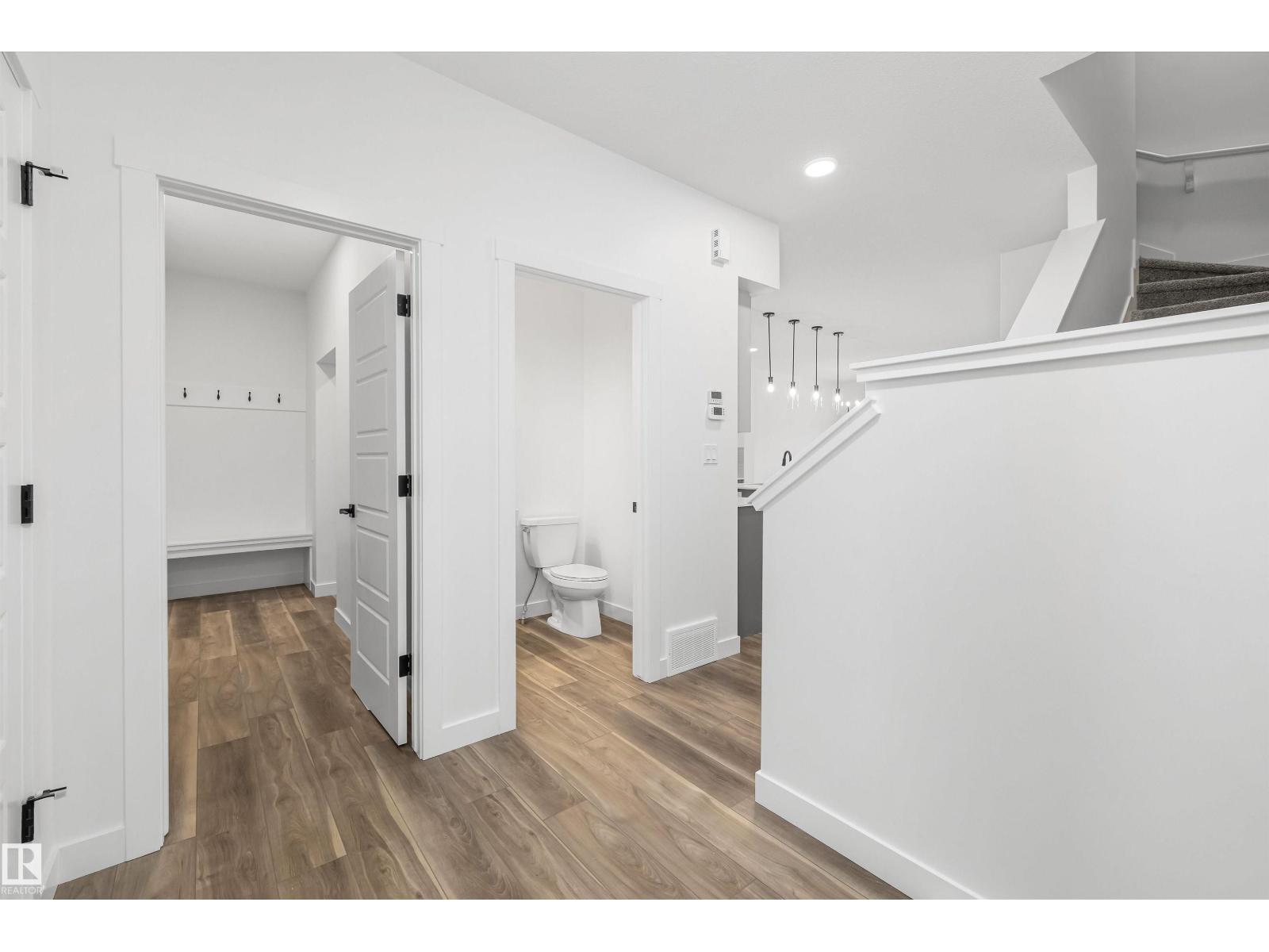 8724 183 Av Nw Property Photo 4