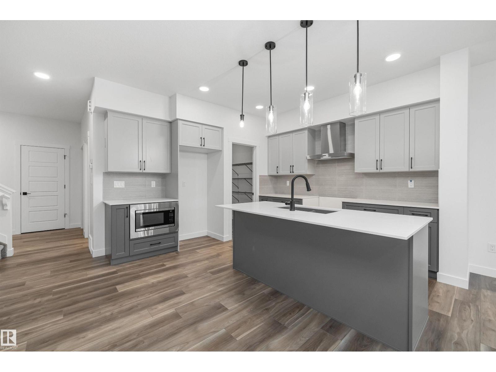 8724 183 Av Nw Property Photo 11