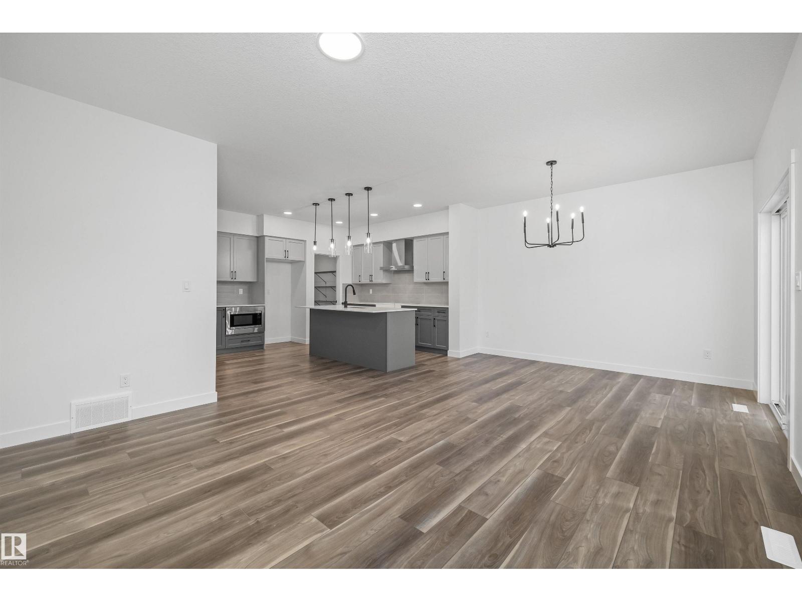 8724 183 Av Nw Property Photo 20