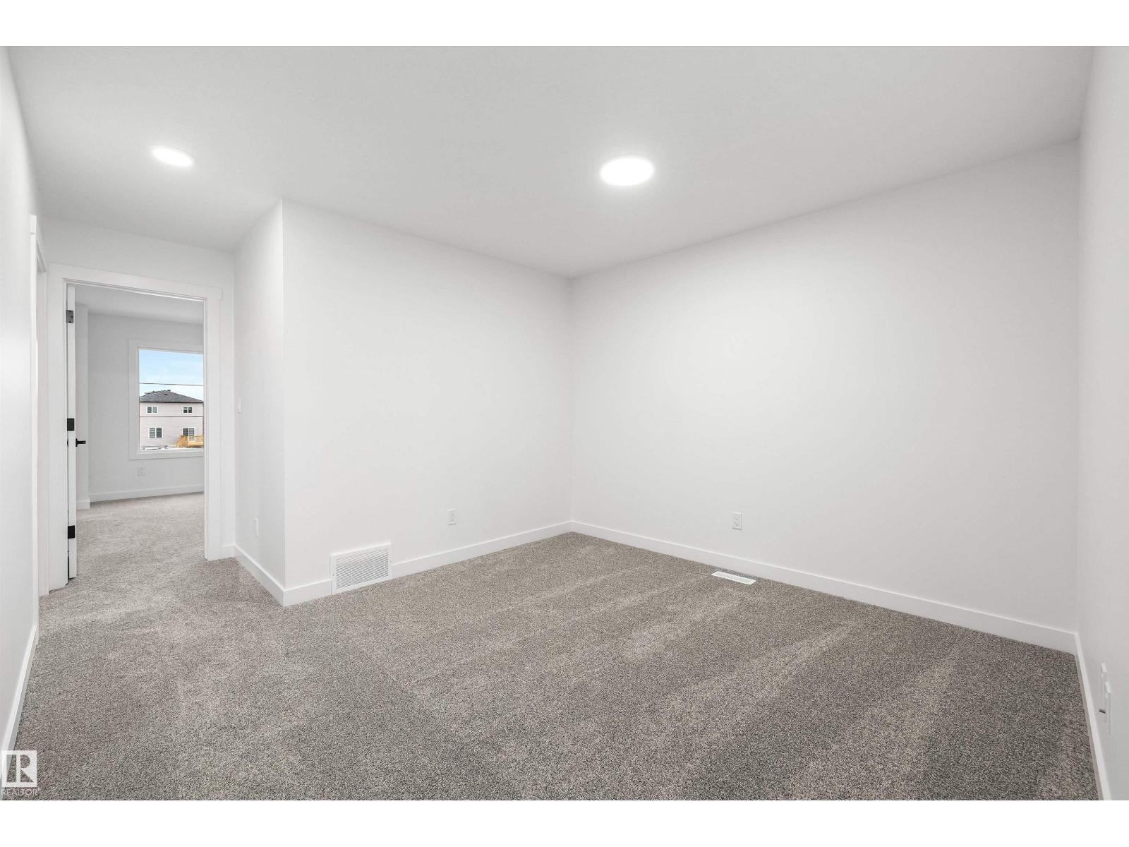 8724 183 Av Nw Property Photo 24