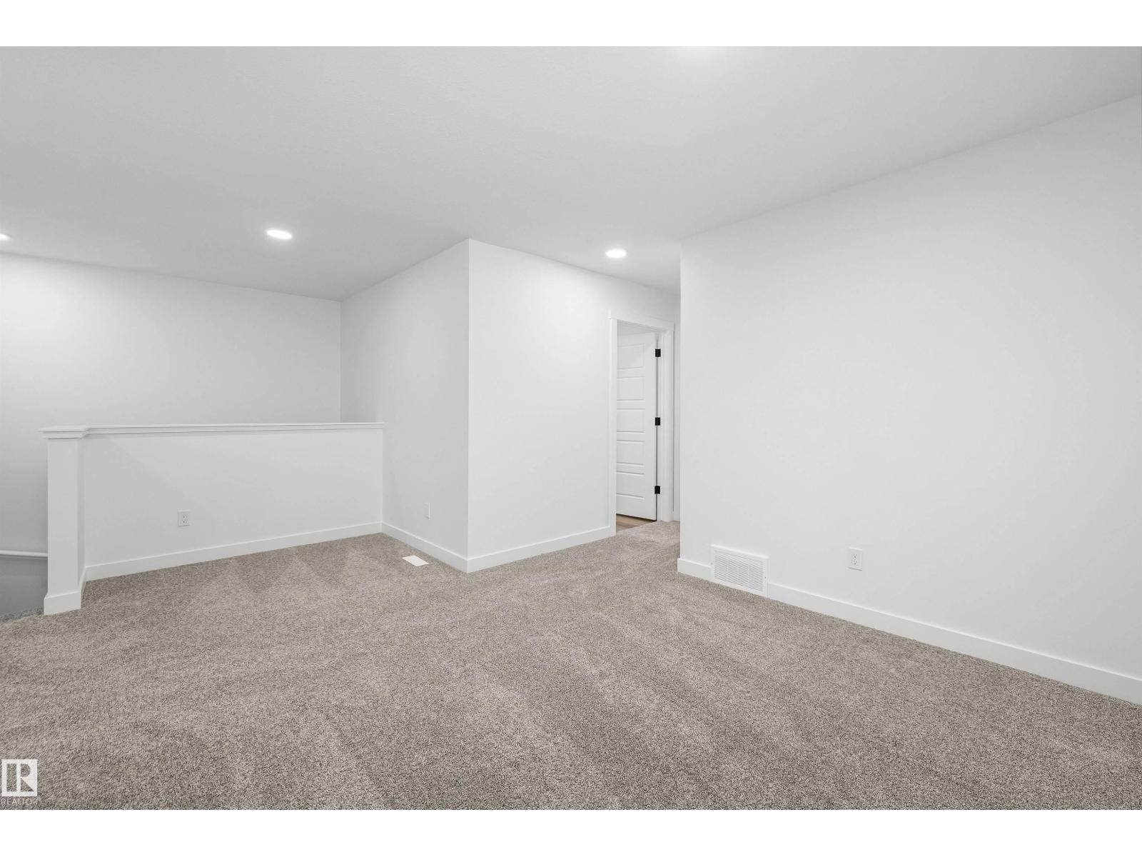 8724 183 Av Nw Property Photo 25