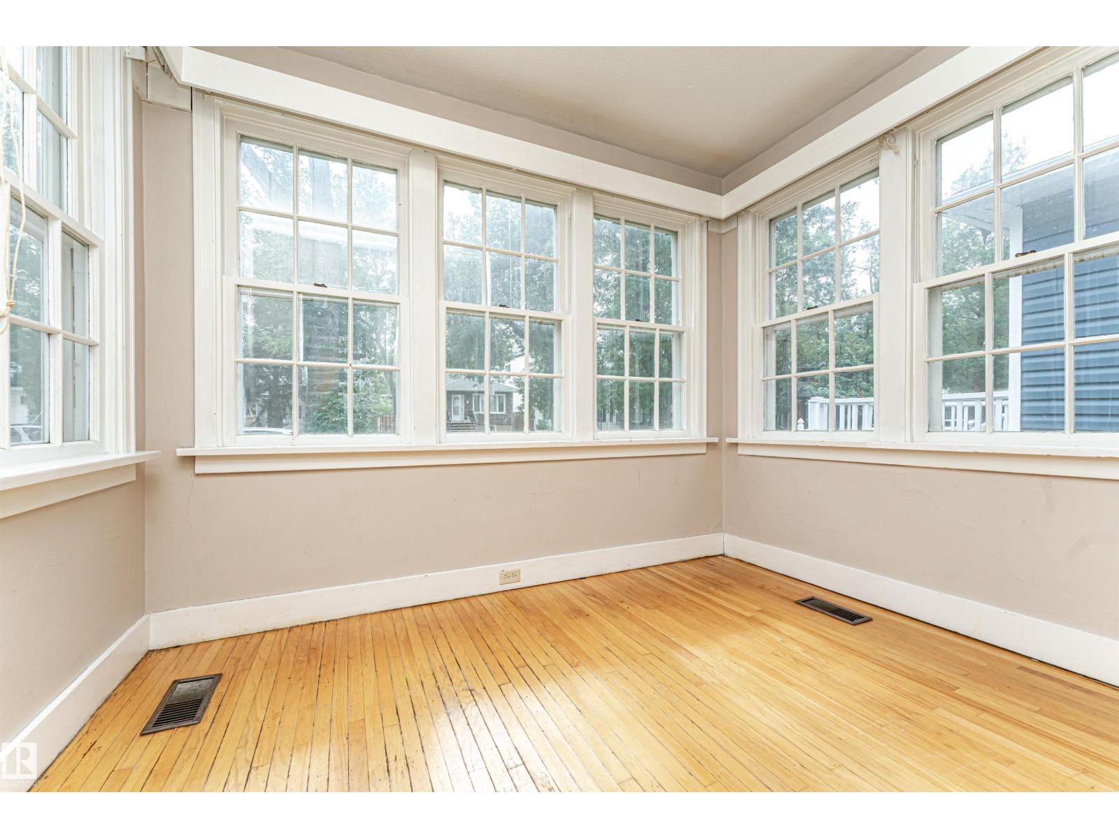 10930 80 Av Nw Property Photo 2