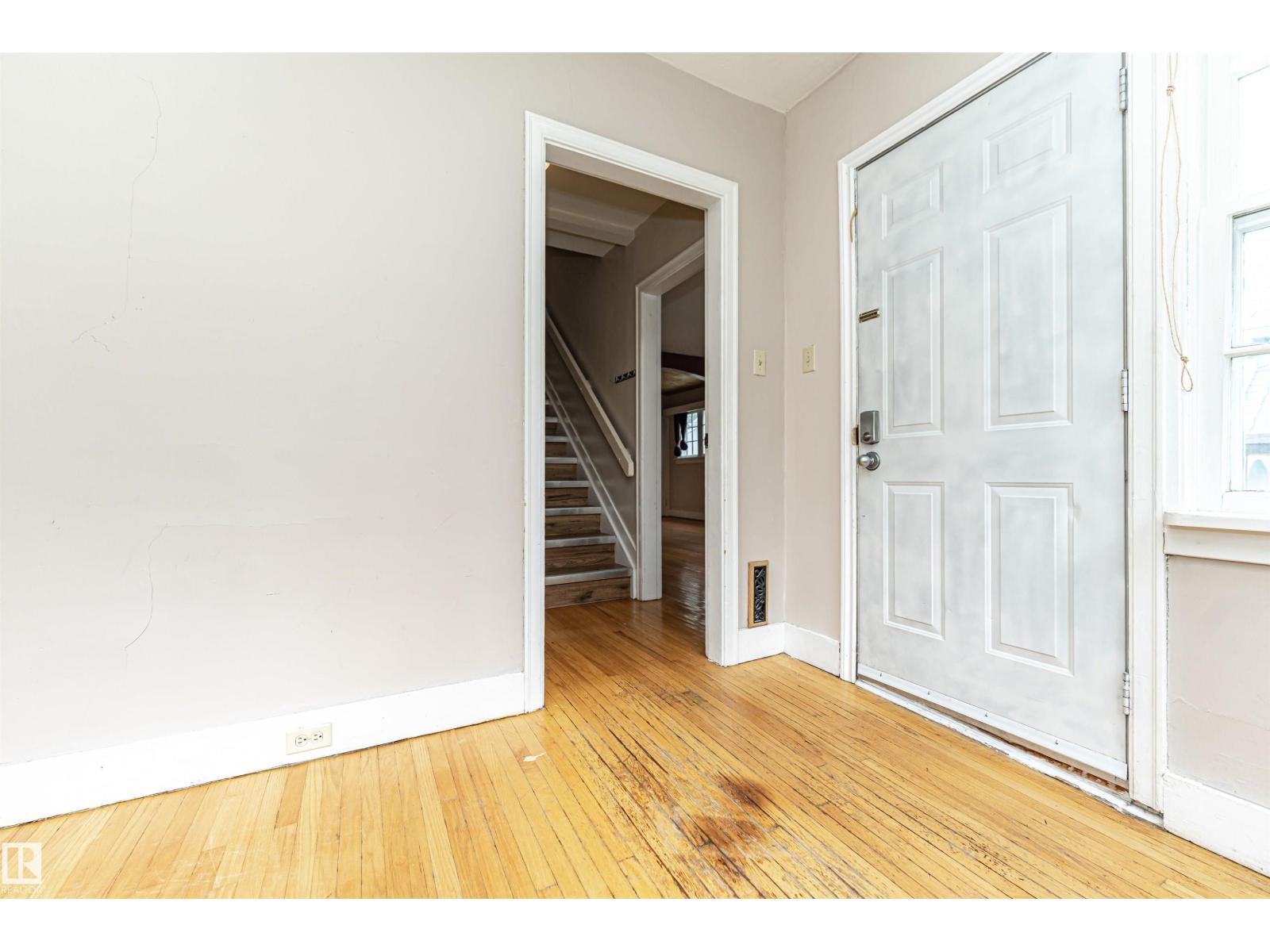10930 80 Av Nw Property Photo 3