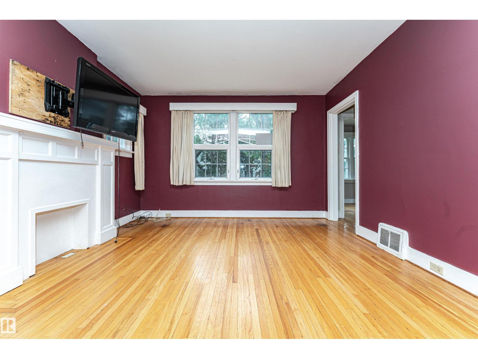 10930 80 Av Nw Property Photo 5
