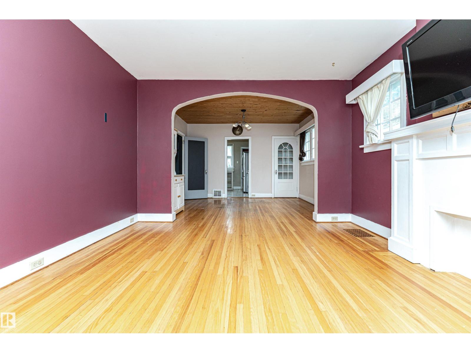 10930 80 Av Nw Property Photo 7