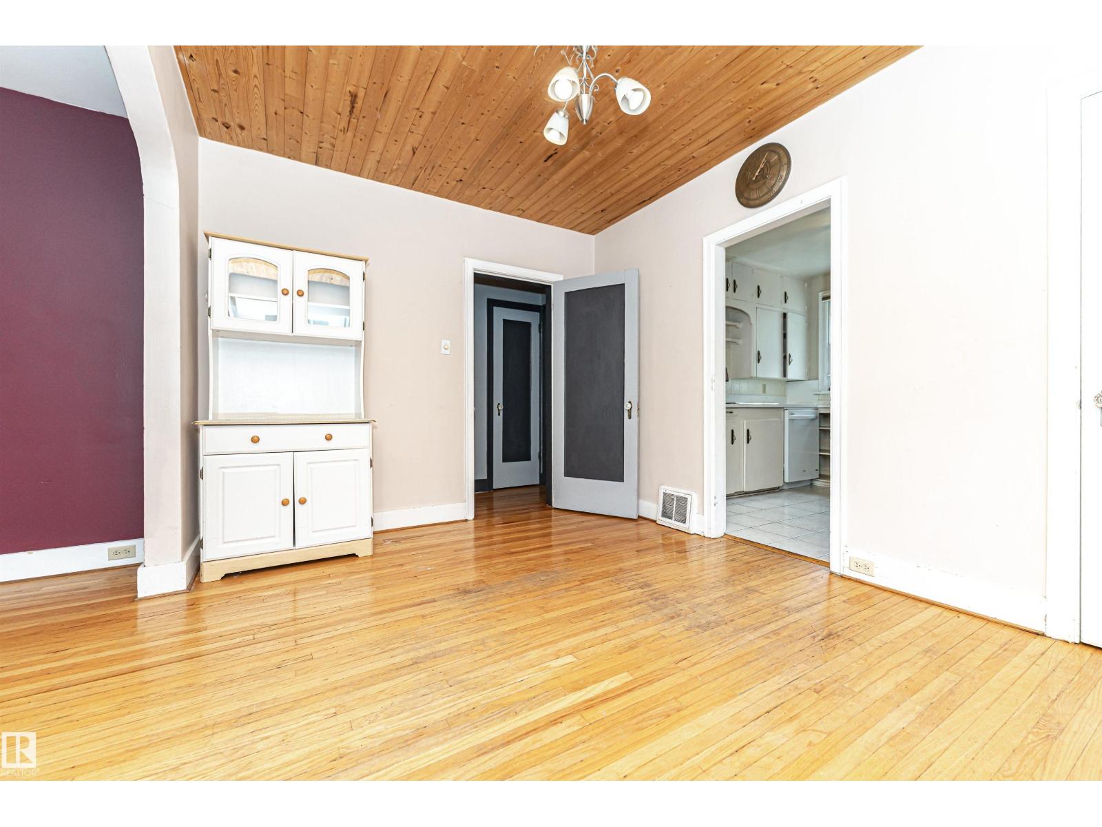 10930 80 Av Nw Property Photo 9