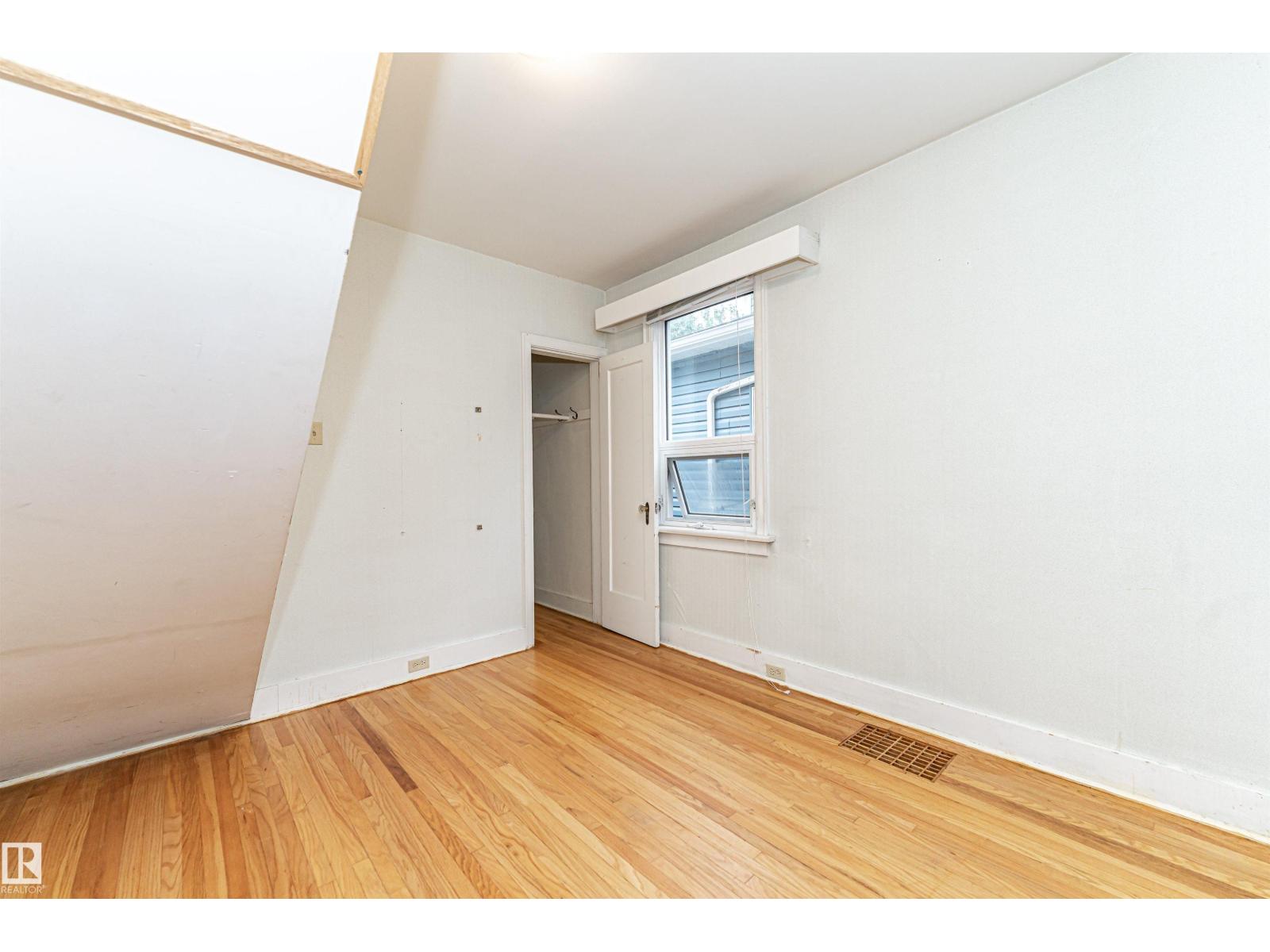 10930 80 Av Nw Property Photo 12