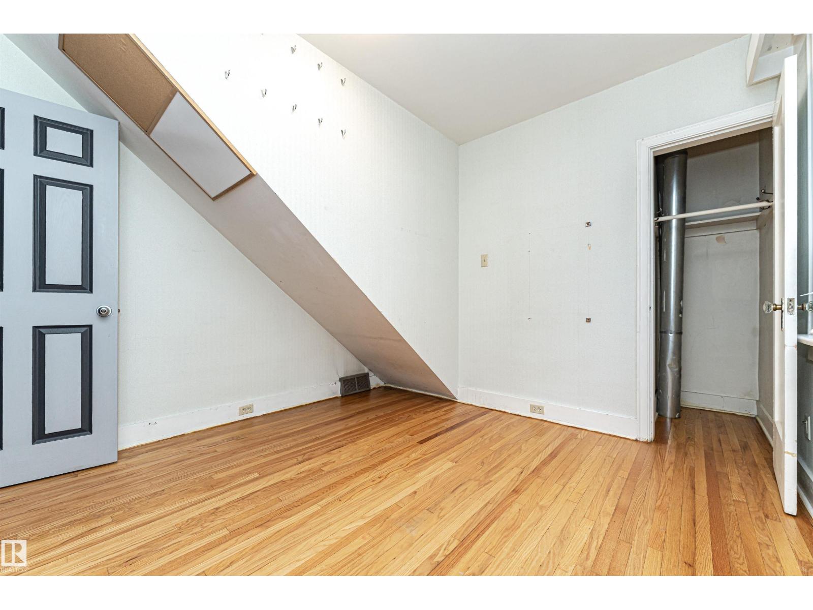 10930 80 Av Nw Property Photo 13