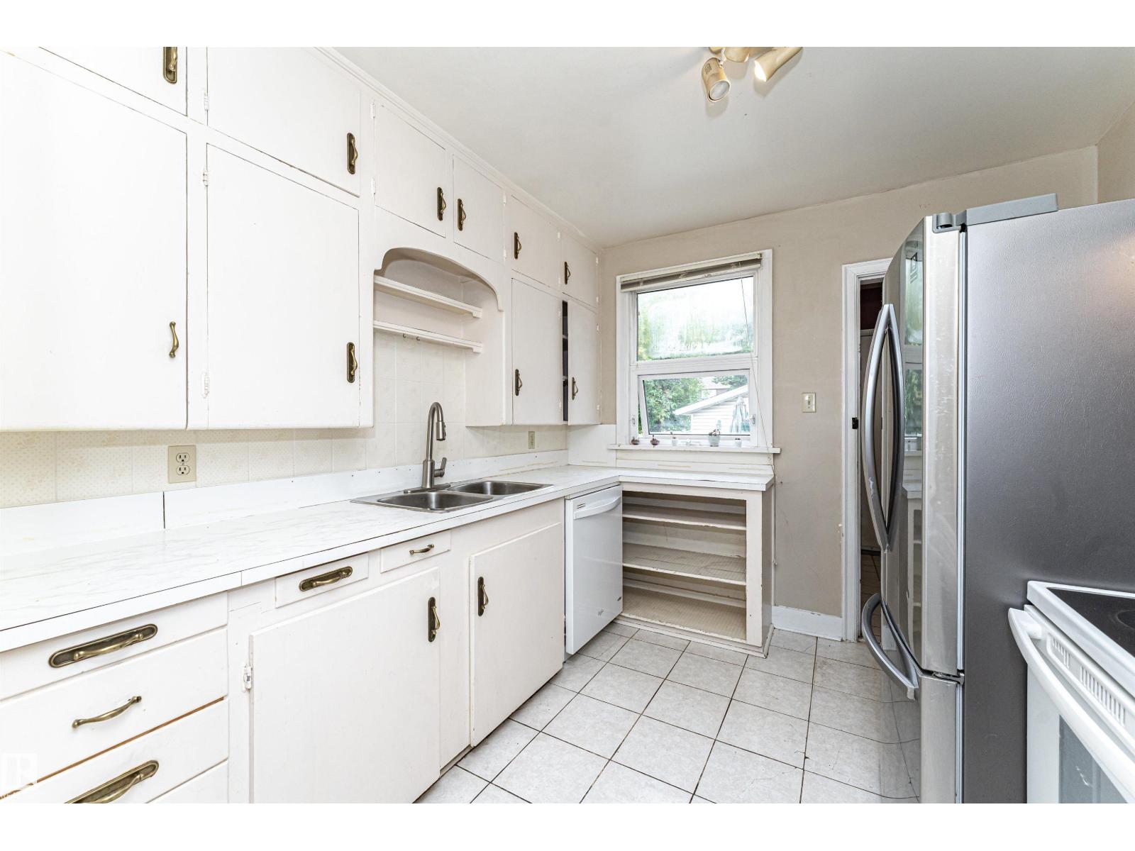 10930 80 Av Nw Property Photo 15