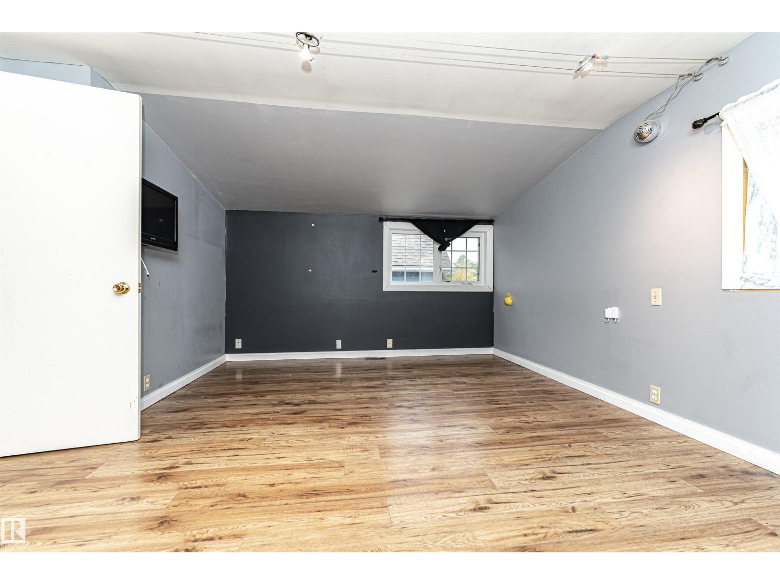 10930 80 Av Nw Property Photo 21