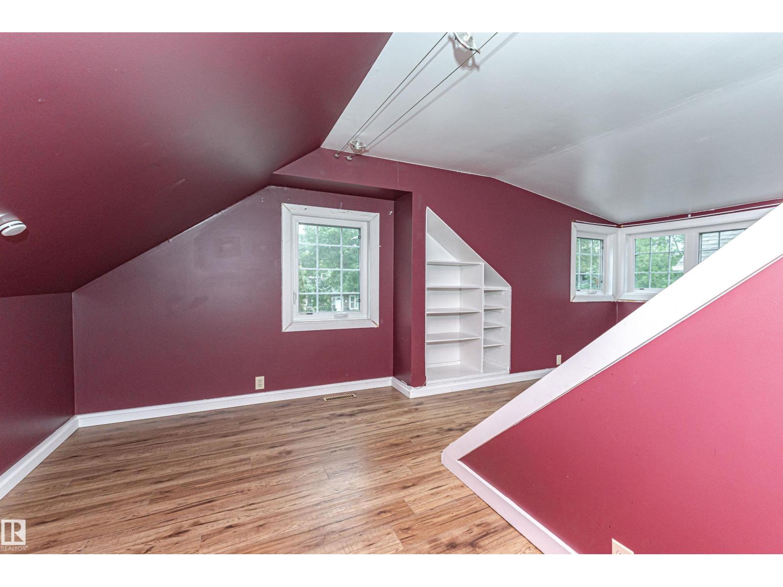 10930 80 Av Nw Property Photo 23