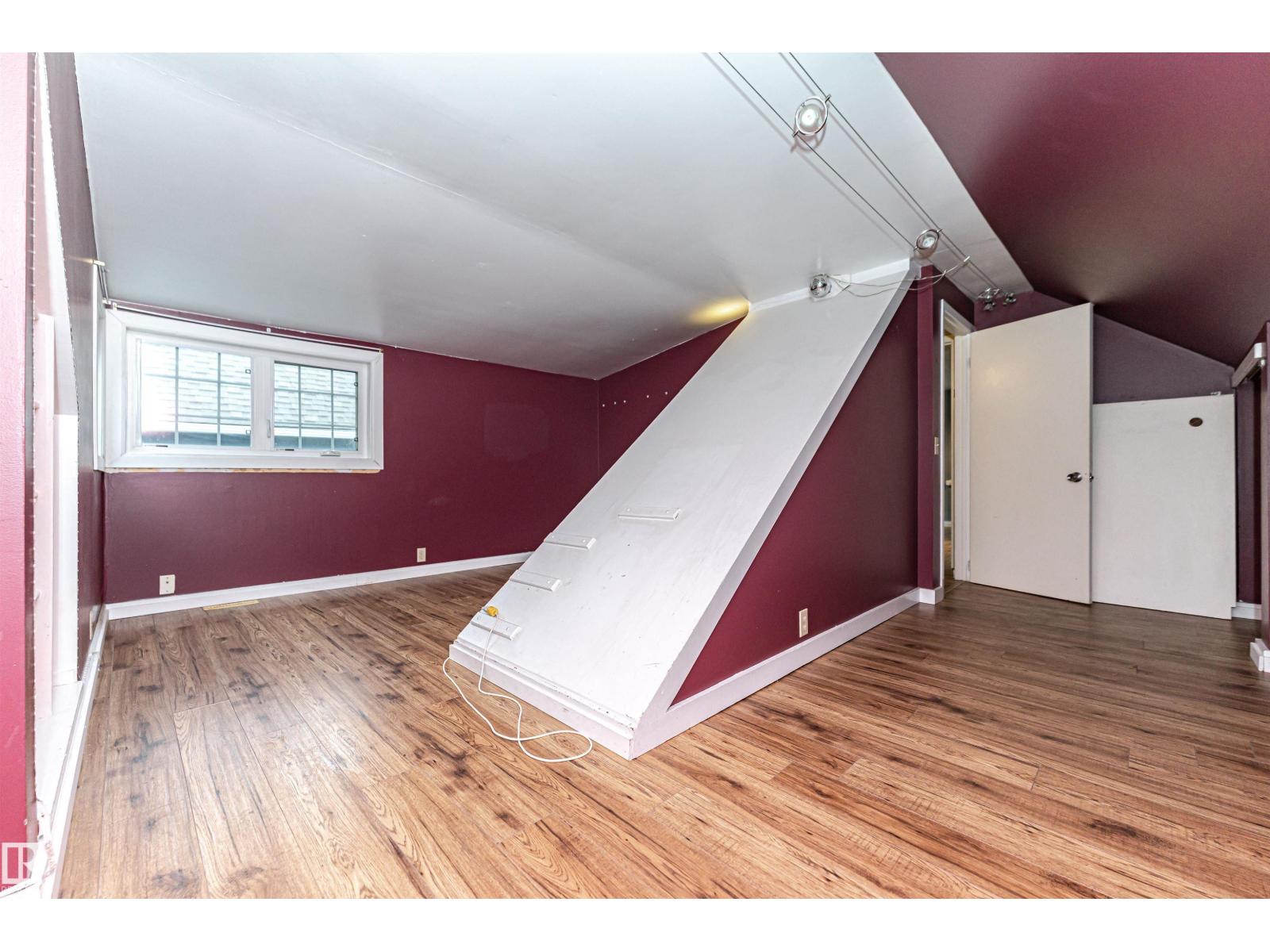 10930 80 Av Nw Property Photo 24