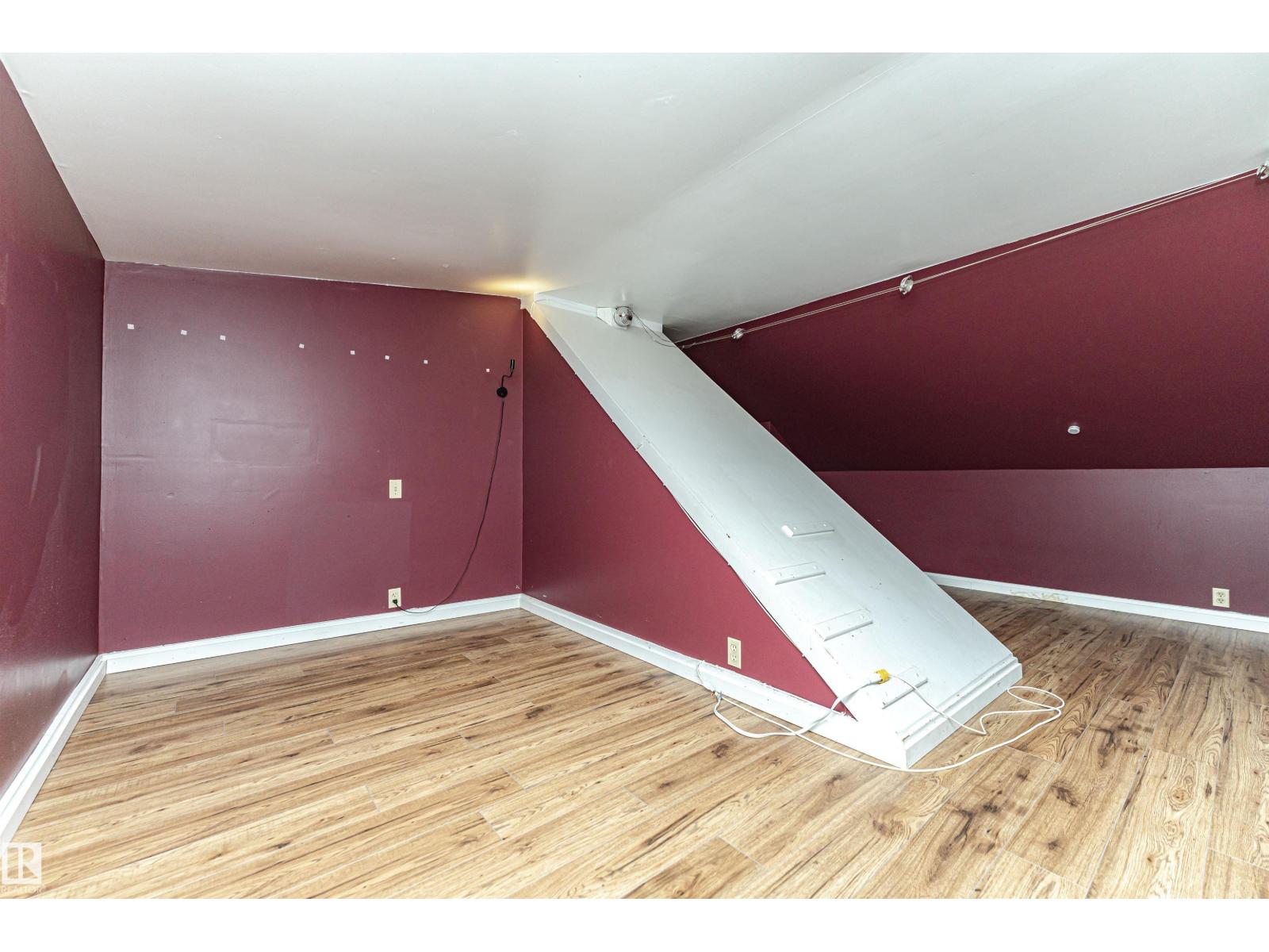 10930 80 Av Nw Property Photo 25