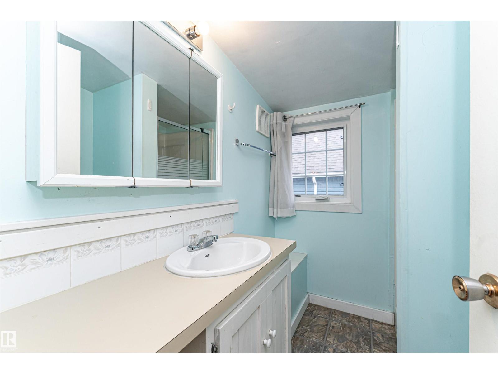 10930 80 Av Nw Property Photo 26