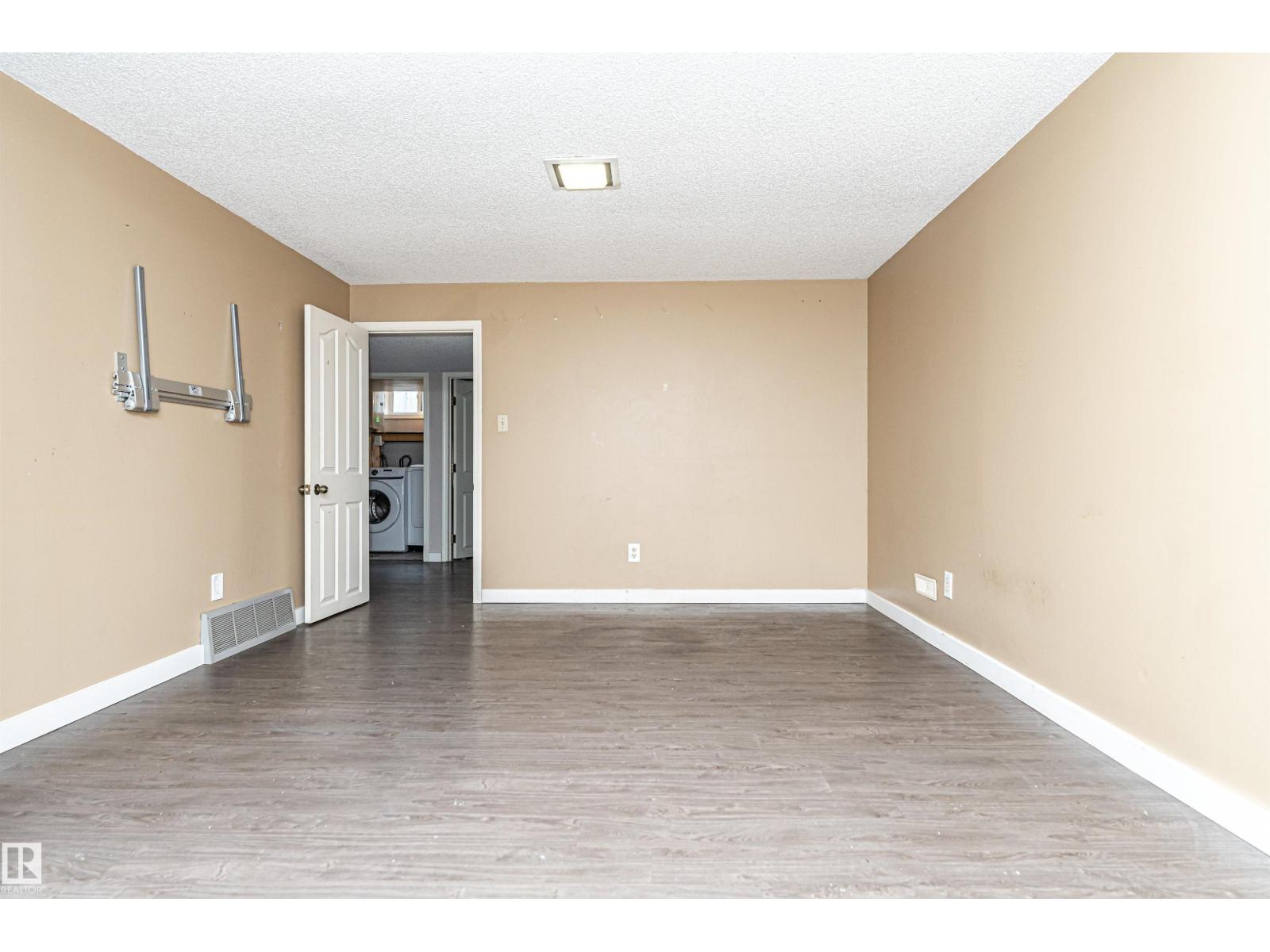 10930 80 Av Nw Property Photo 31
