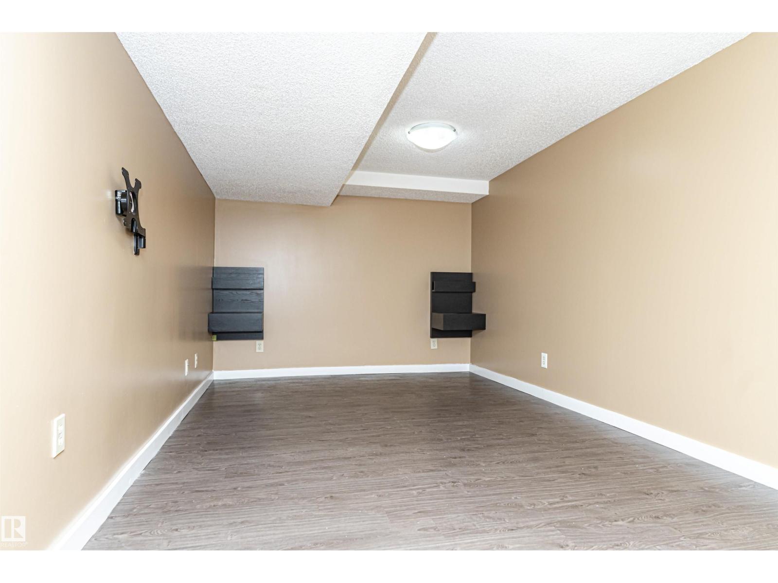 10930 80 Av Nw Property Photo 32