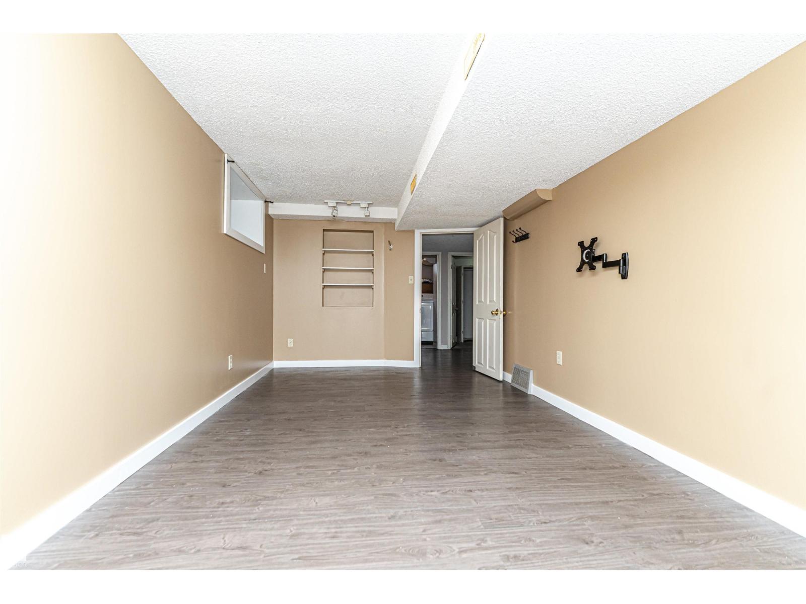 10930 80 Av Nw Property Photo 33