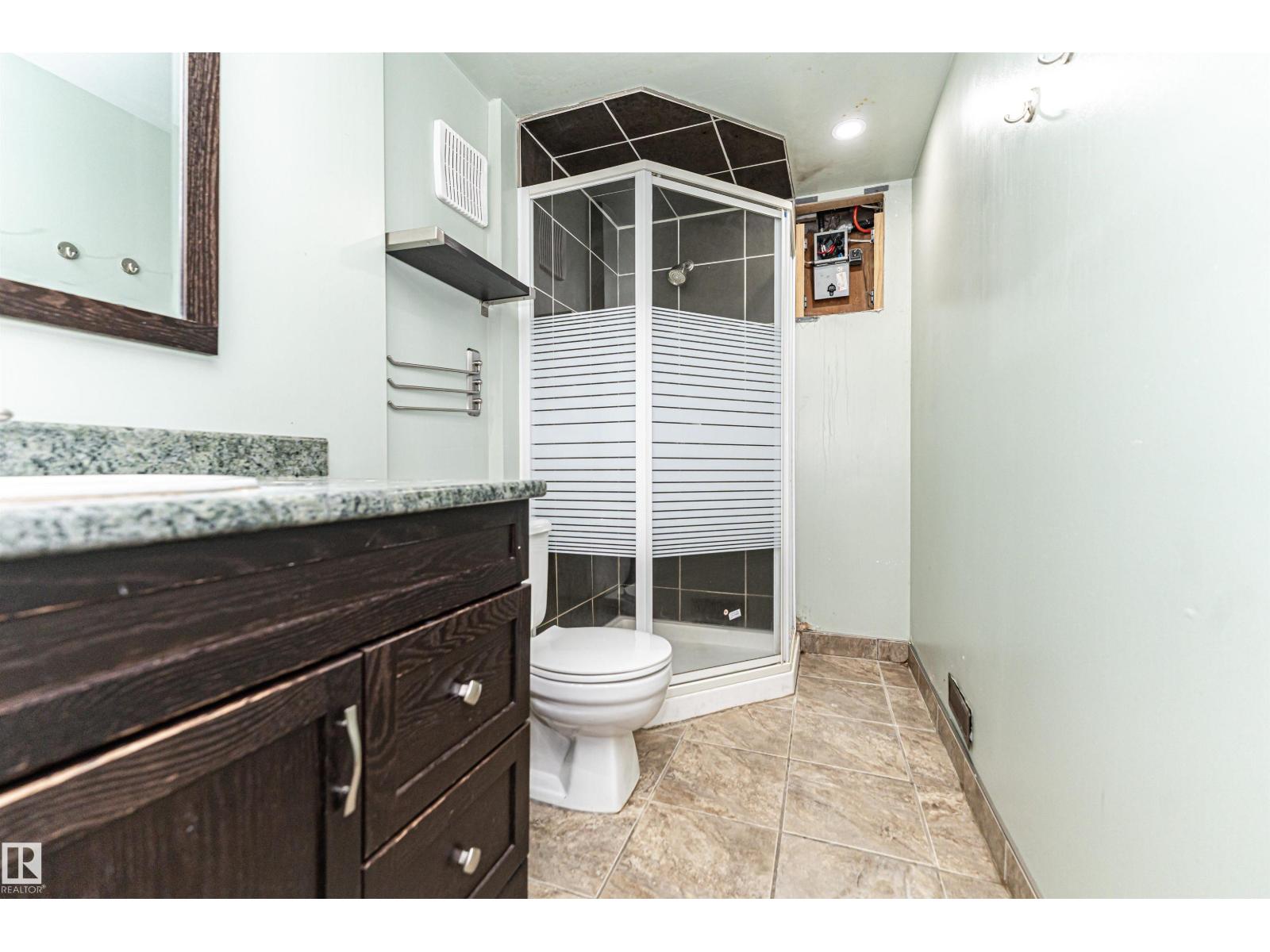 10930 80 Av Nw Property Photo 34