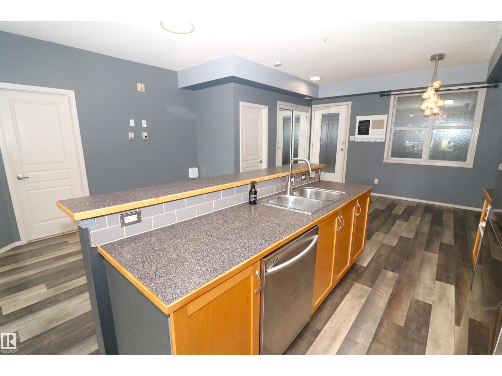 #103 9804 101 St Nw Property Photo 10