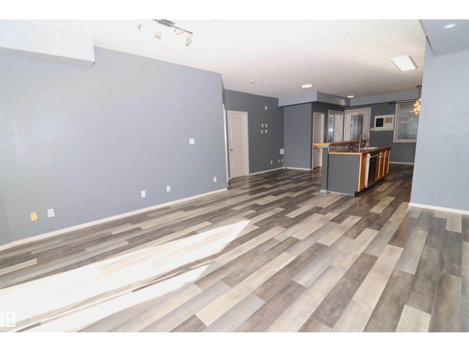 #103 9804 101 St Nw Property Photo 19
