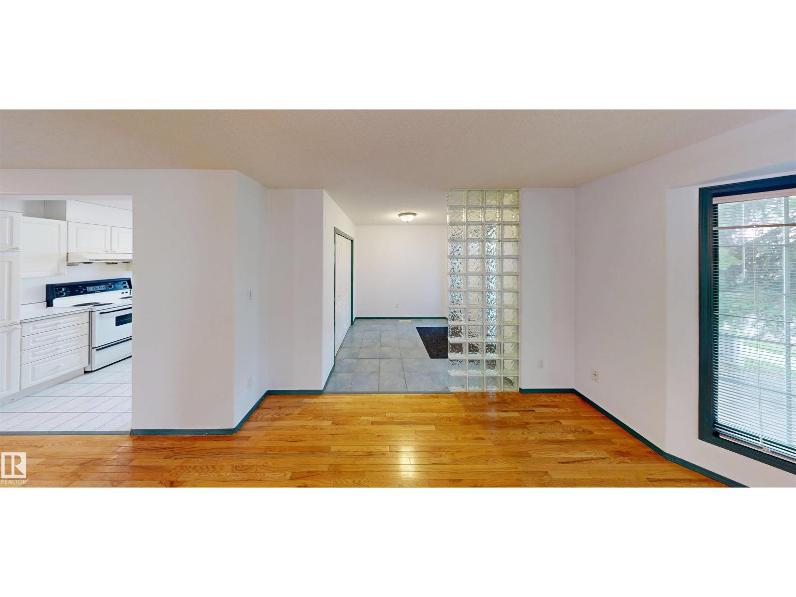 10941 81 Av Nw Property Photo 4
