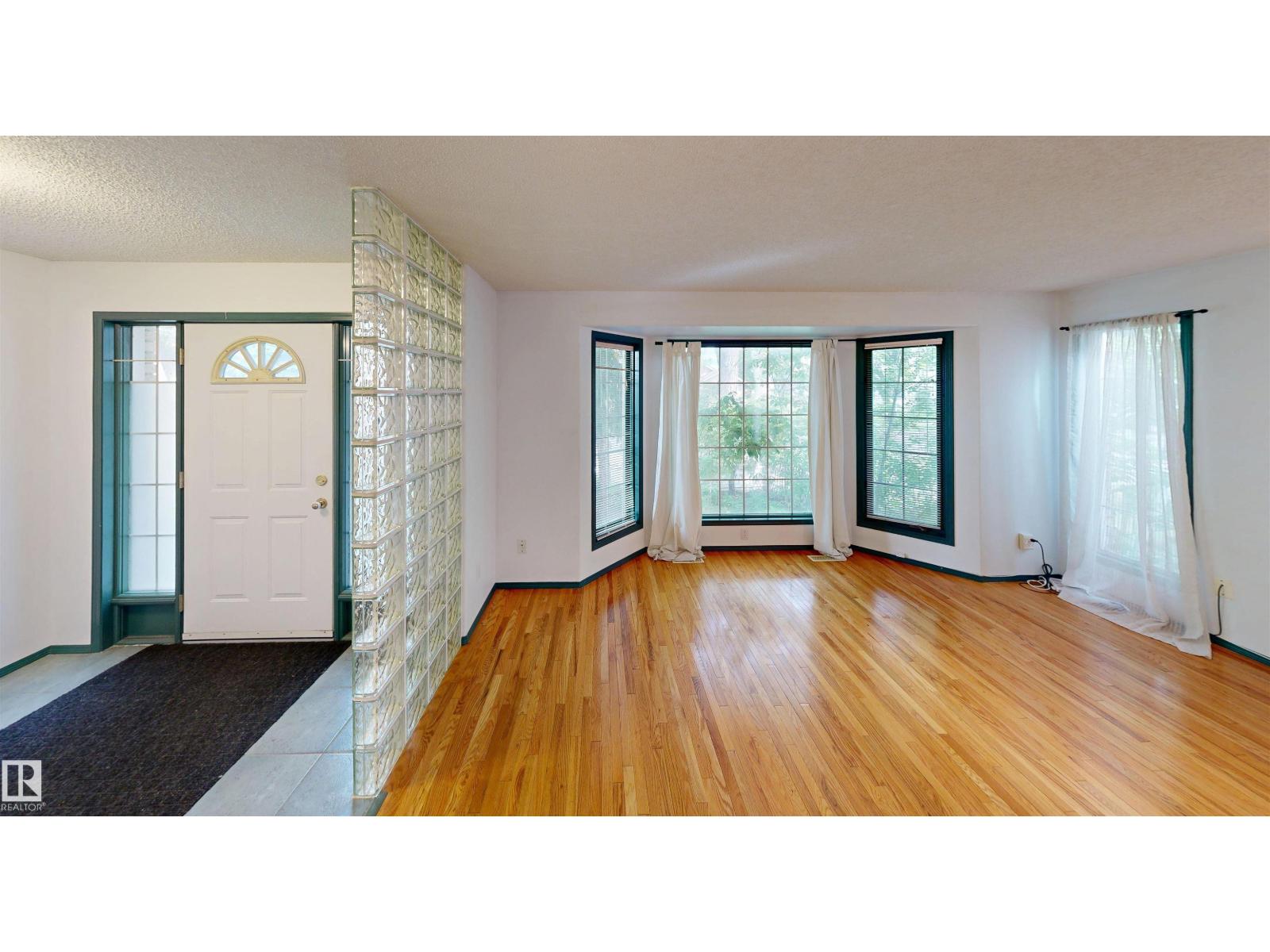 10941 81 Av Nw Property Photo 5