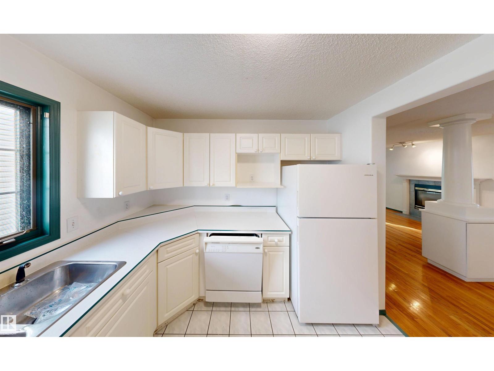 10941 81 Av Nw Property Photo 10