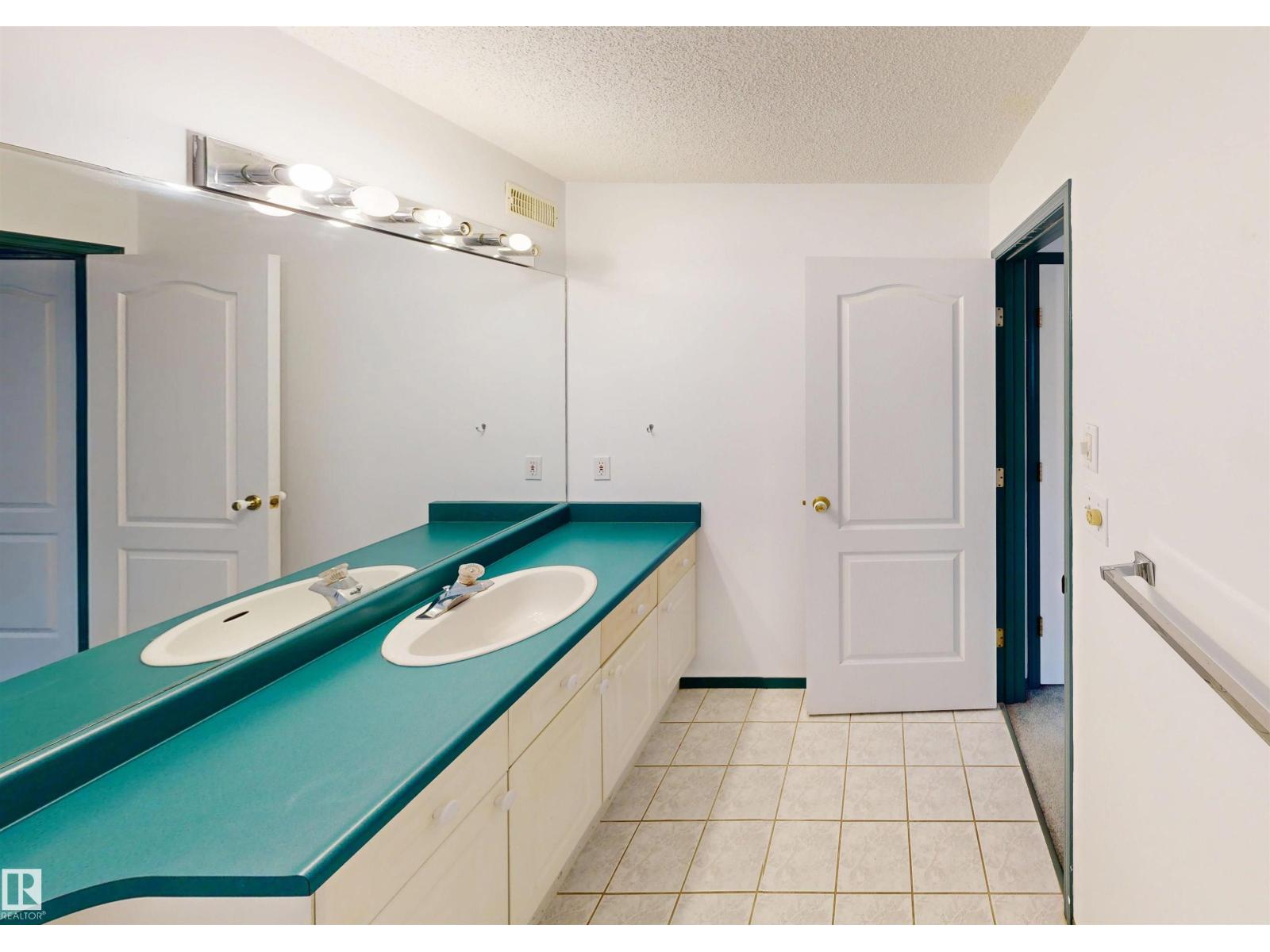 10941 81 Av Nw Property Photo 19