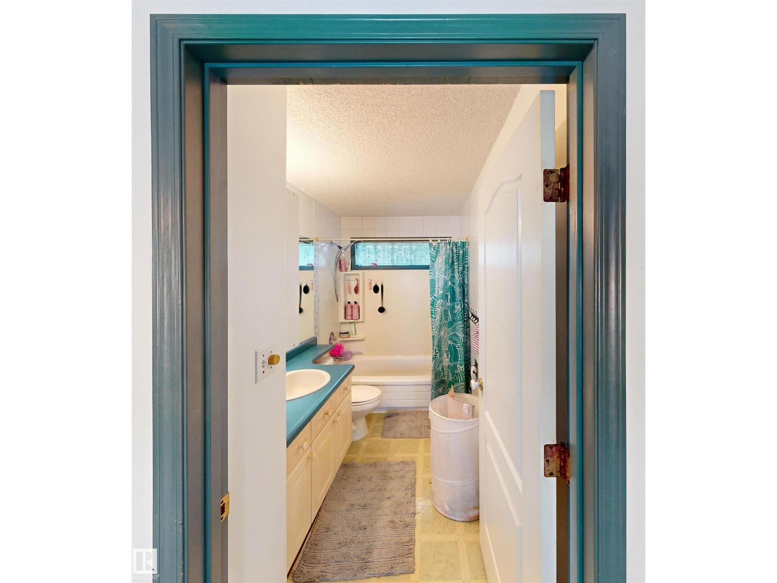 10941 81 Av Nw Property Photo 34