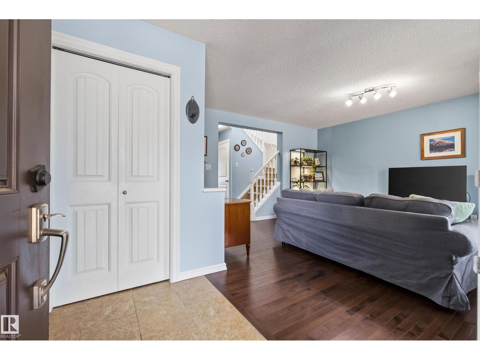 3003 20 Av Nw Property Photo 12