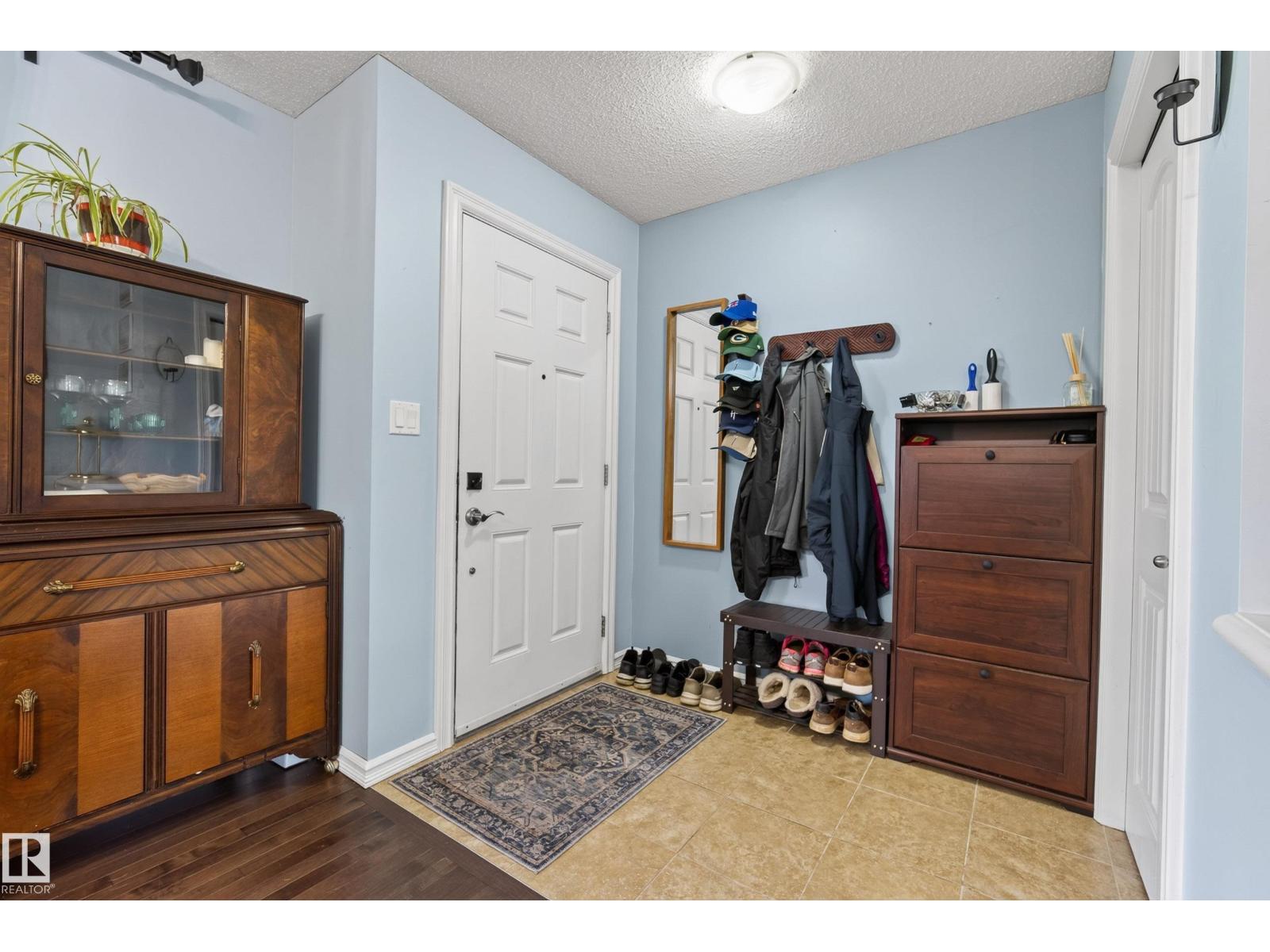 3003 20 Av Nw Property Photo 13