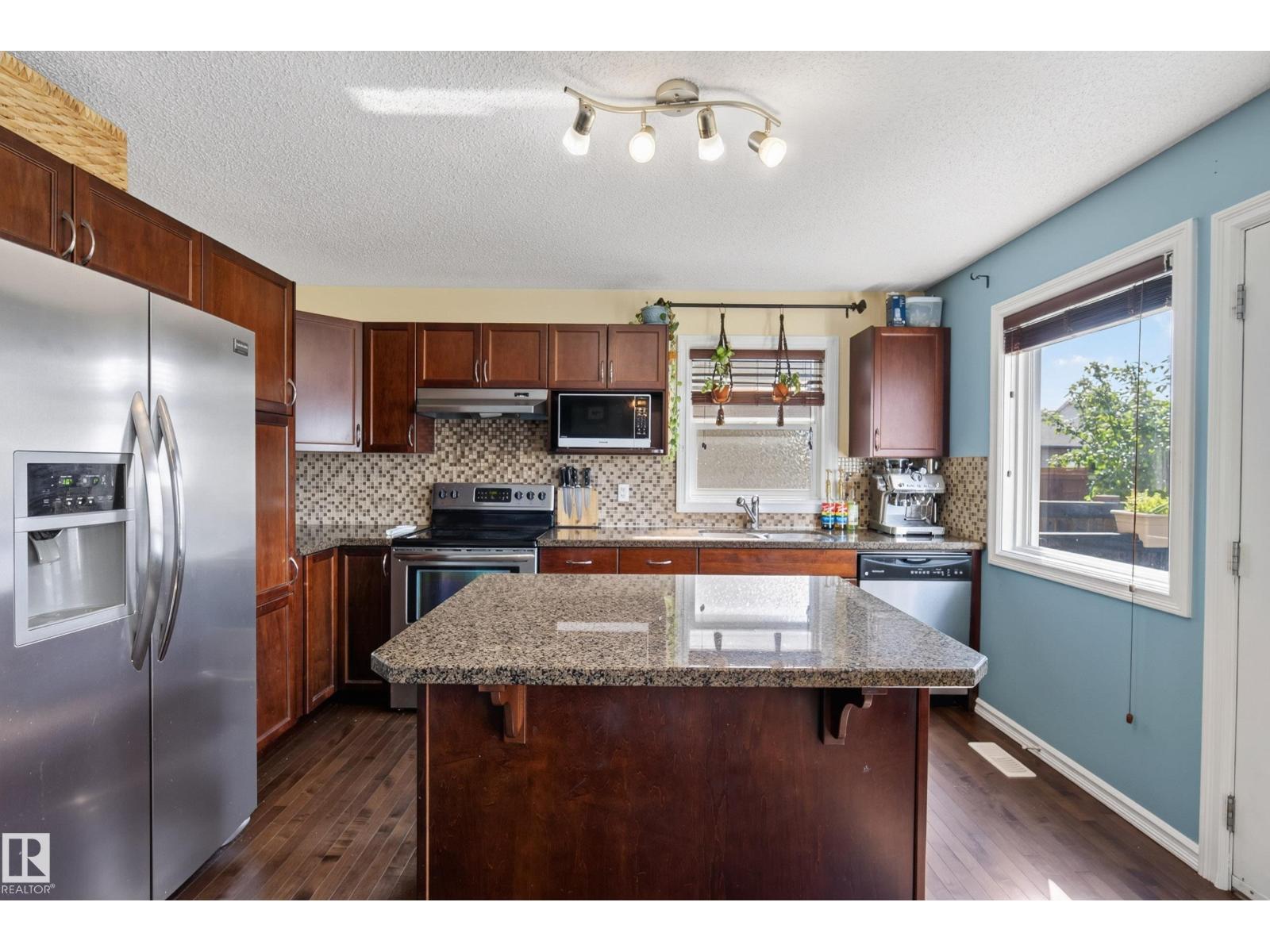 3003 20 Av Nw Property Photo 18
