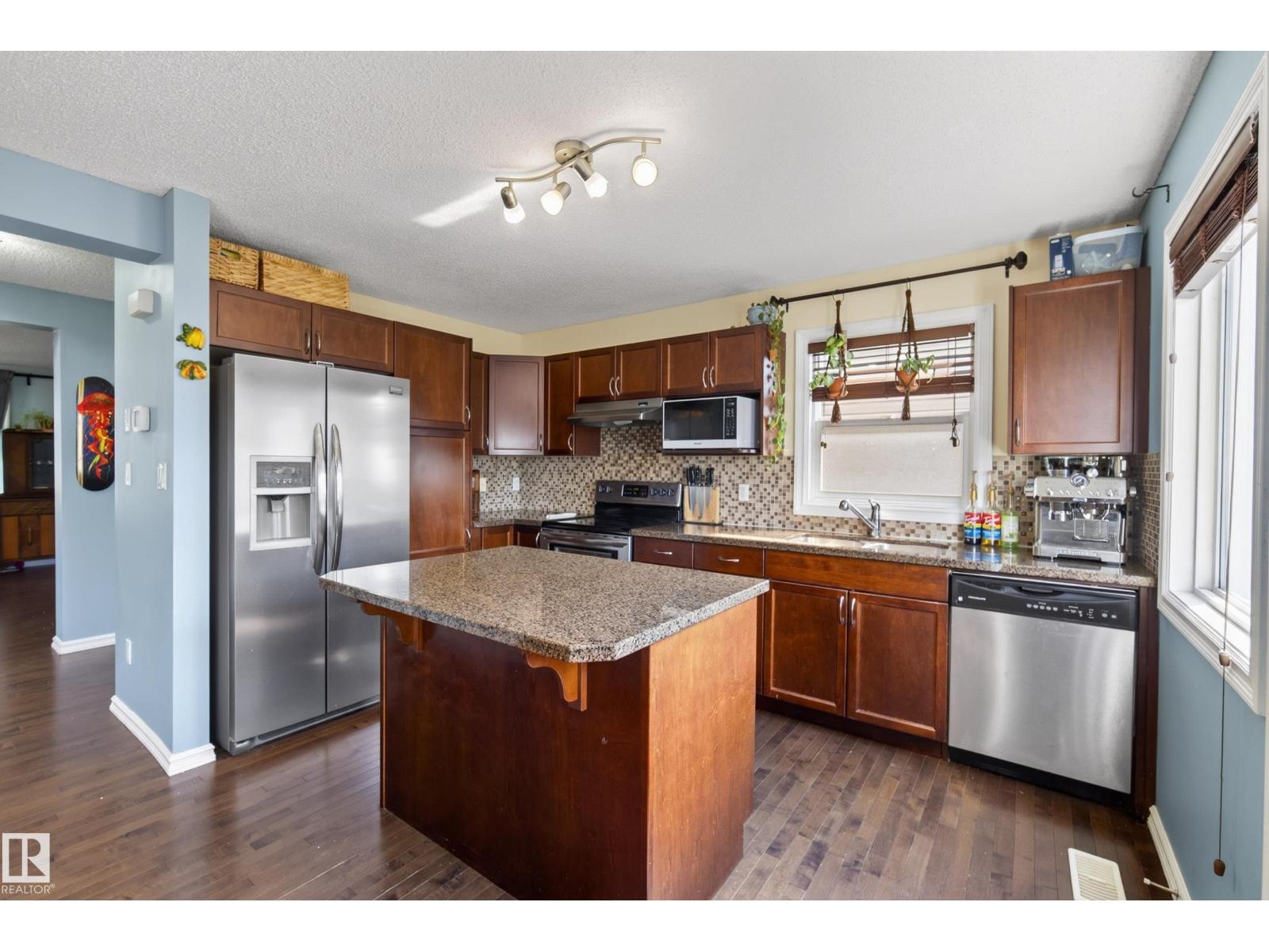 3003 20 Av Nw Property Photo 19