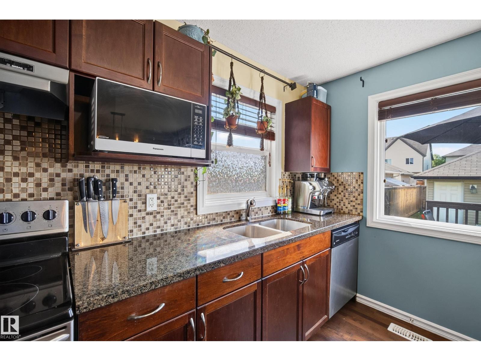 3003 20 Av Nw Property Photo 20