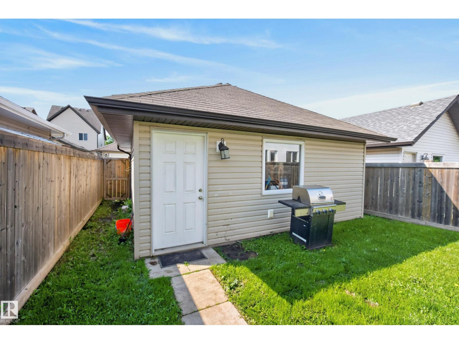 3003 20 Av Nw Property Photo 38