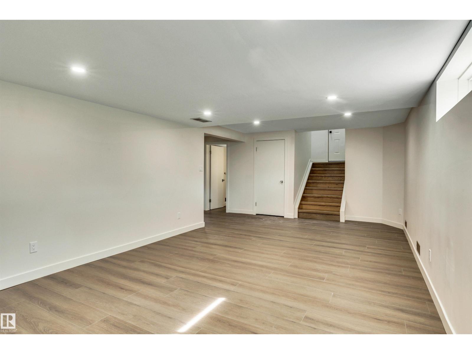 12 A Invermere Pl Property Photo 34
