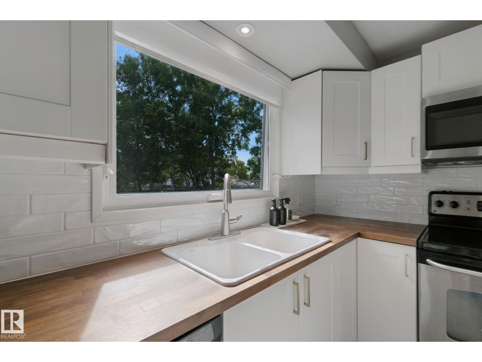 5 Labelle Cr Property Photo 21