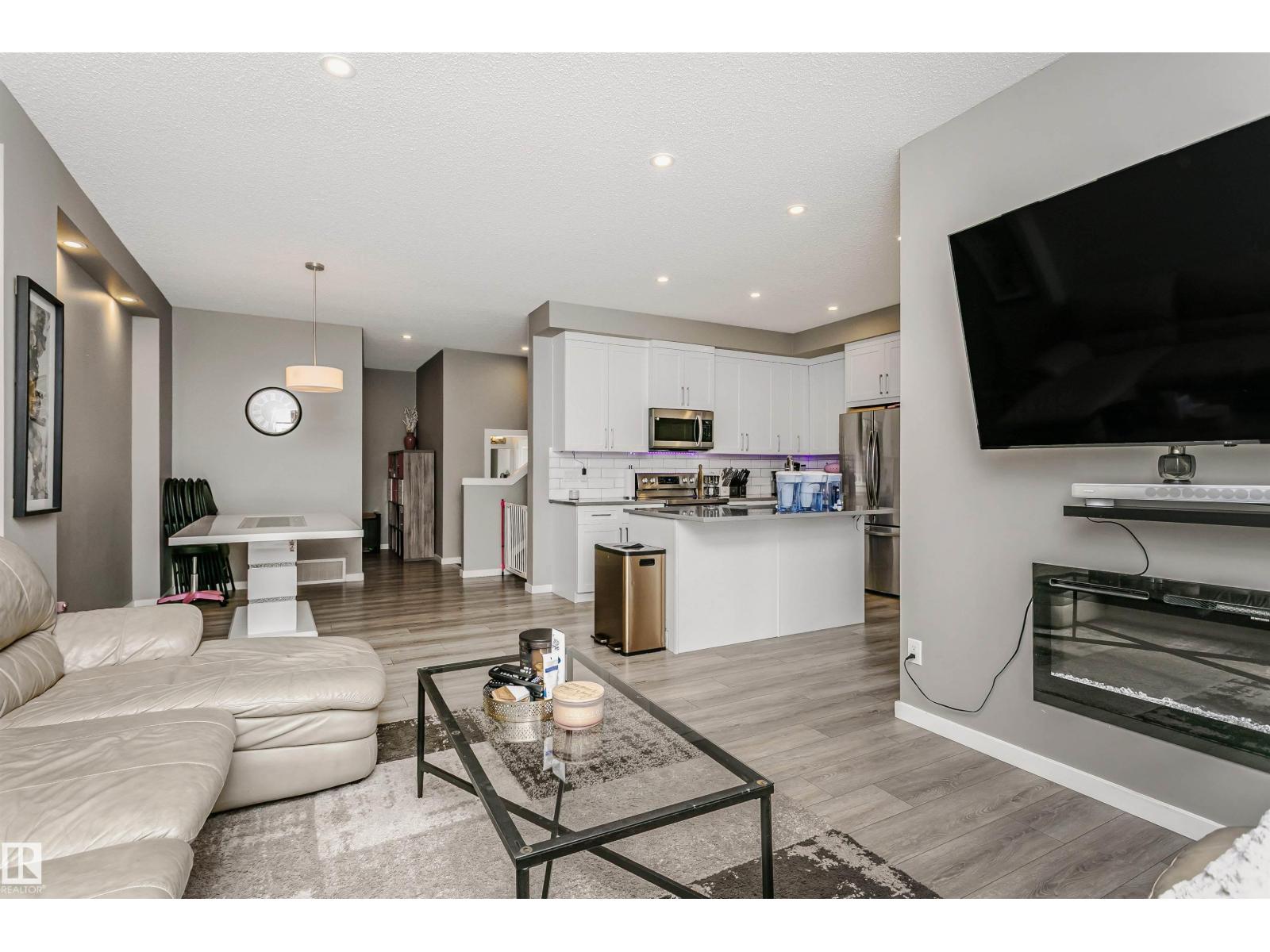 7322 Chivers Cr Sw Property Photo 9