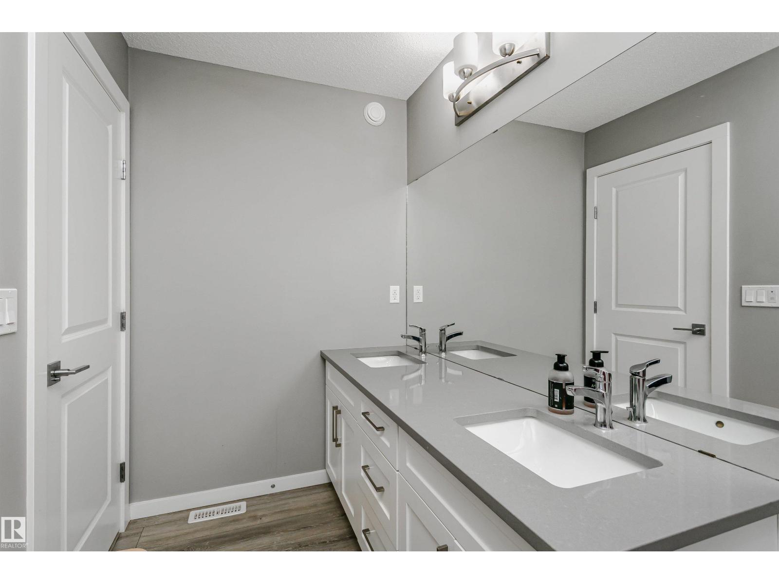7322 Chivers Cr Sw Property Photo 18