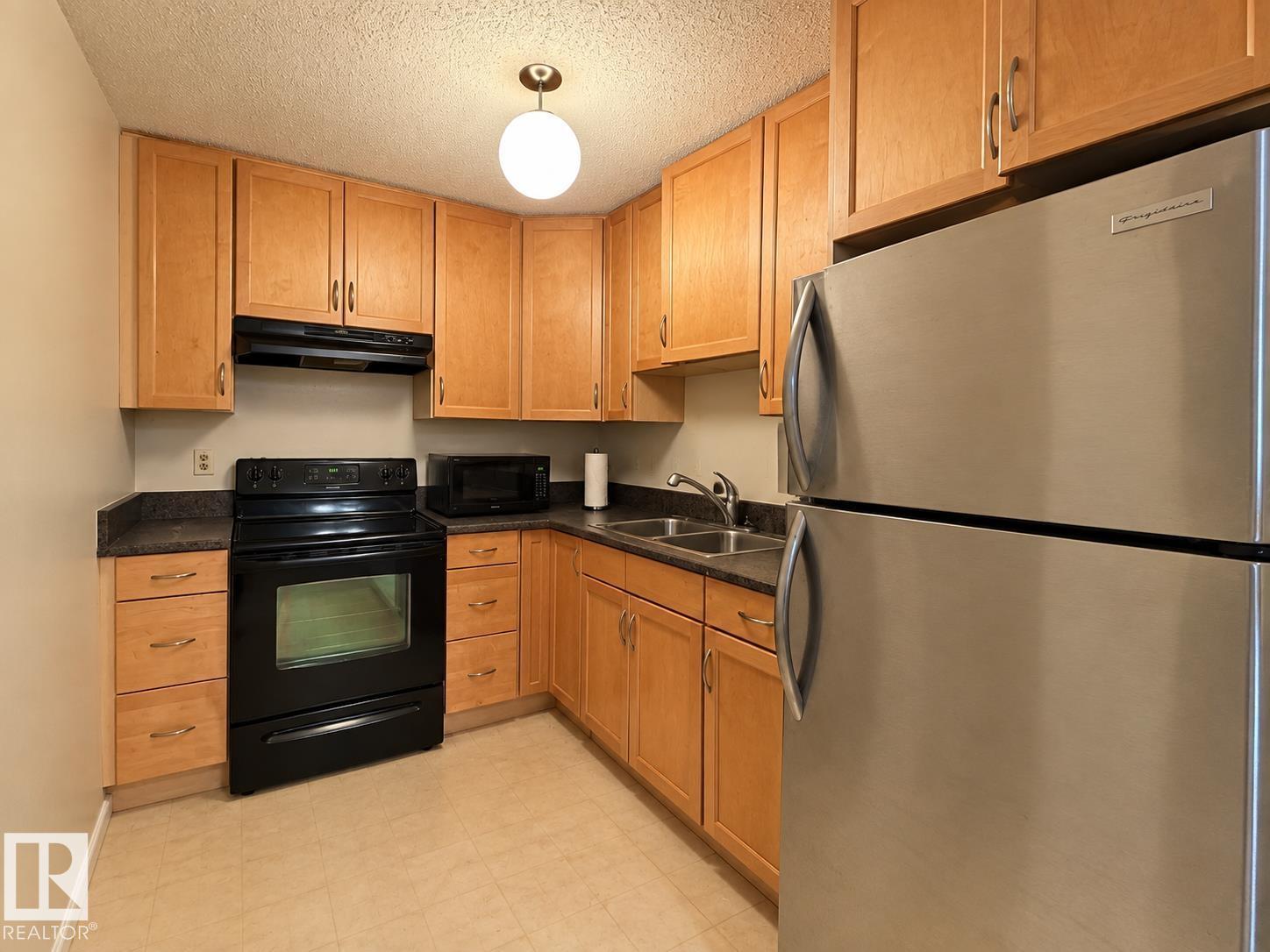 #2 11608 28 Av Nw Property Photo 7