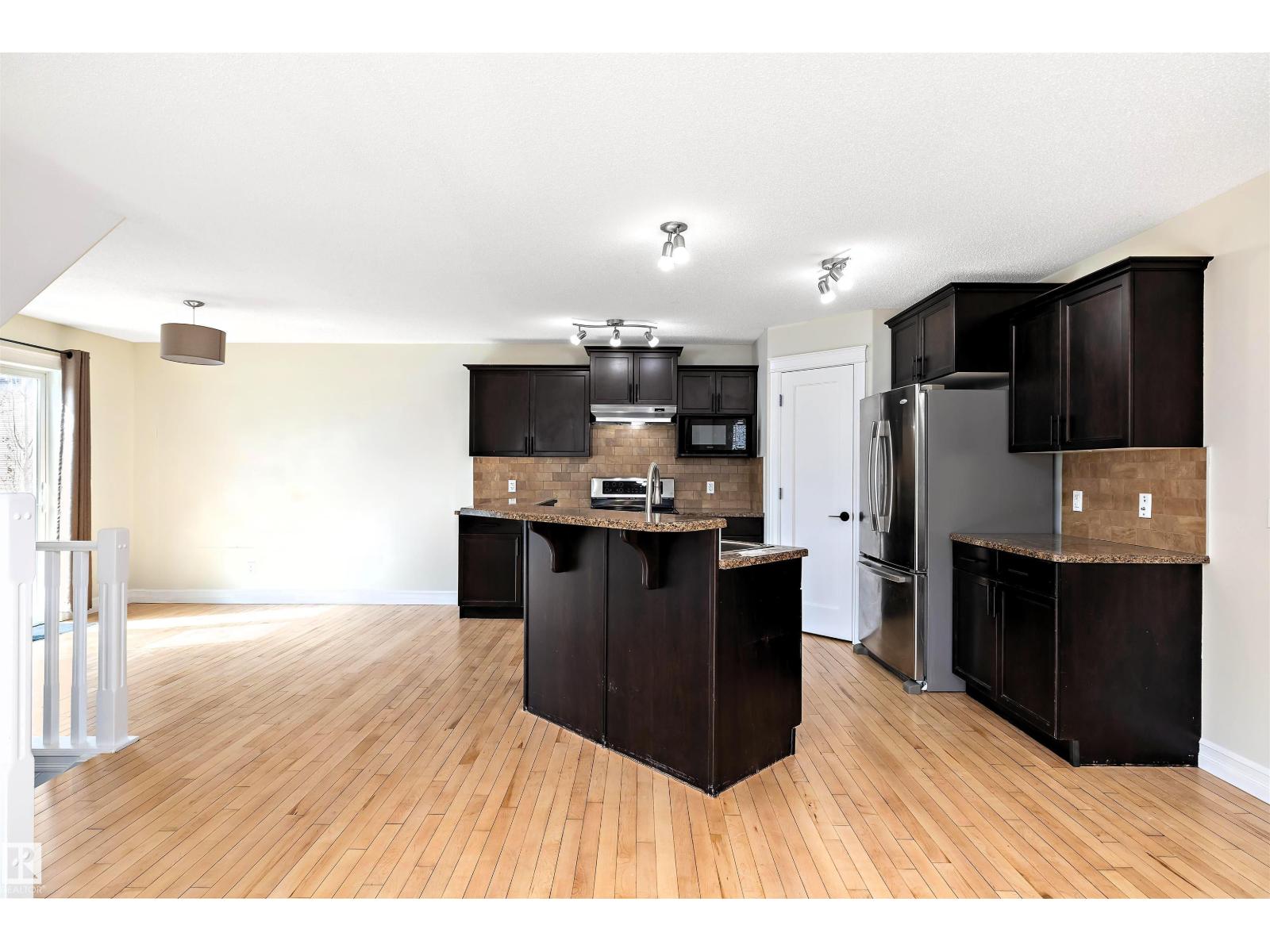 178 Woodbend Wy Property Photo 3