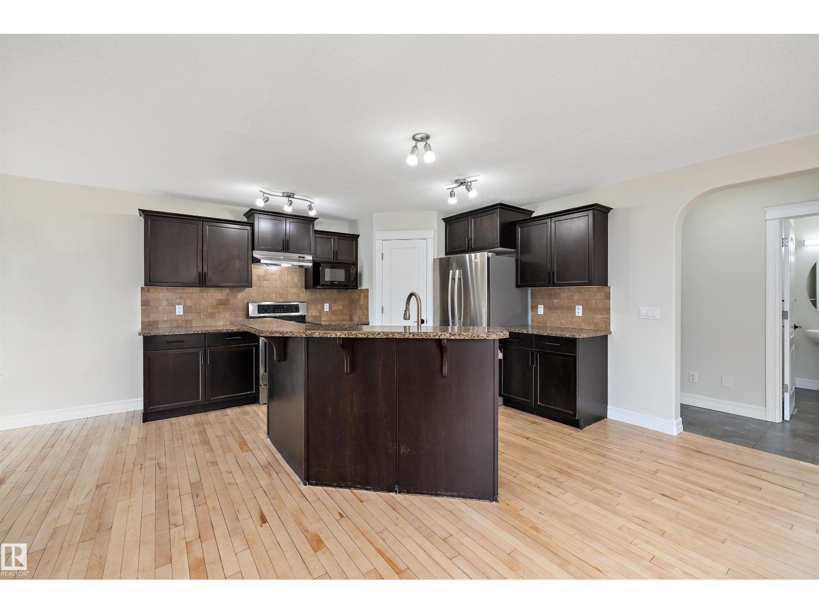 178 Woodbend Wy Property Photo 4